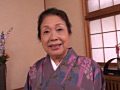 閉経したマ○コに生チンをねじ込まれる72歳の【黒崎礼子】さん
